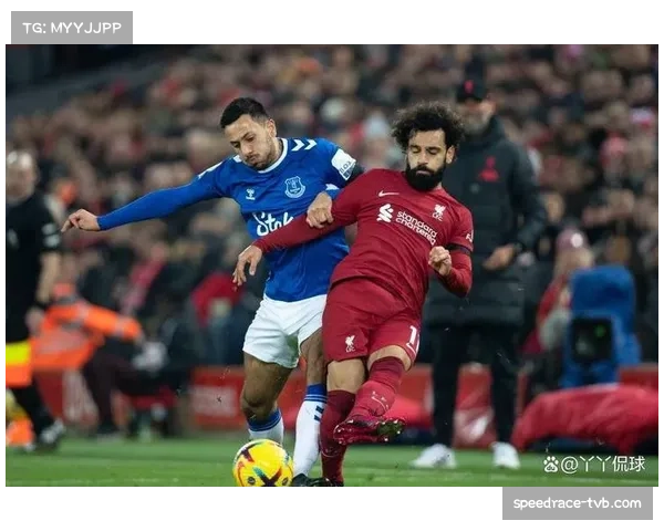 实时:埃弗顿通过一次经典的快速反击纵深传球,取得客场领先 实时:埃弗顿通过一次经典的快速反击纵深传球,取得客场领先